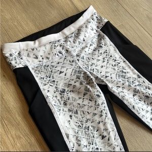 Lululemon Gorgeous Ladies Leggings in Pristine   Condition Size 4 Full Length